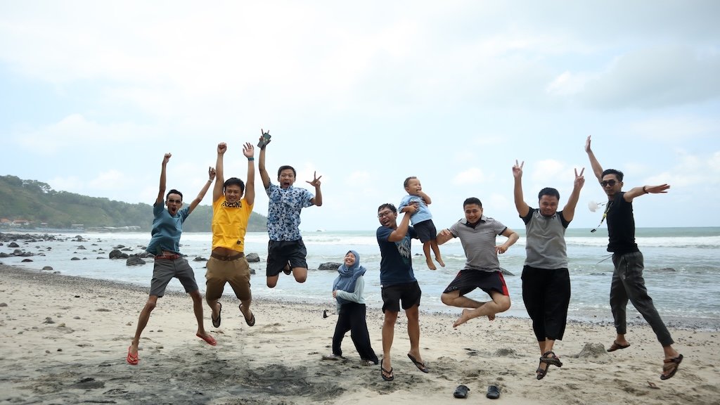 Pantai Menganti Kebumen, Hidden Gem Pantai Selatan Jawa Tengah